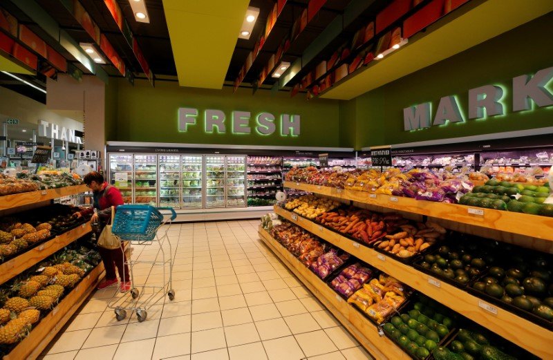 Boodschappen doen in een supermarkt tijdens een reis door Zuid-Afrika